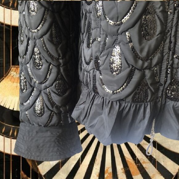 RARE FIND Vintage 1920s Quilted Sequined Teardrop Pattern Black Jacket Size M - Picture 2 of 5